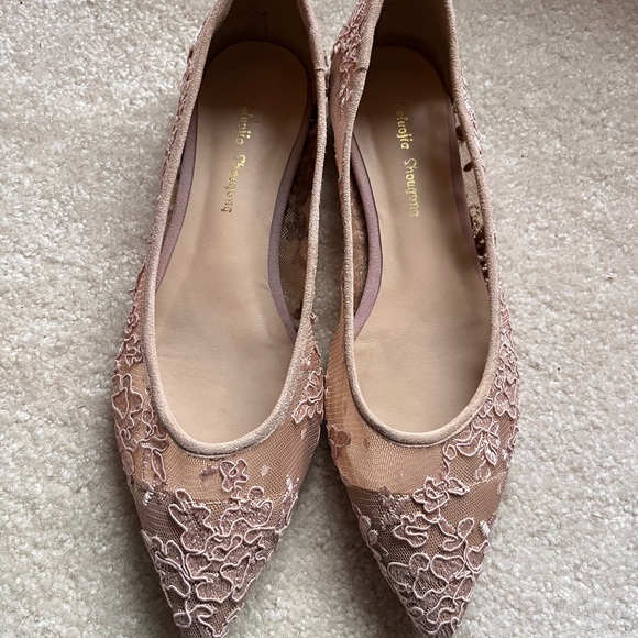 Women's Beige Lace Flats - Picture 2 of 3